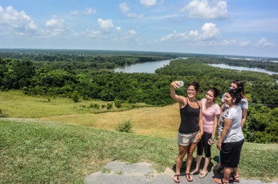 Vicksburg_Mississippi_River_Girls_Web