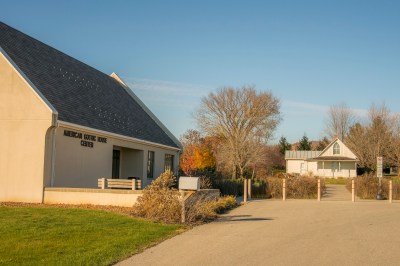 American_Gothic_House_Visitor_Center_Web