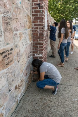 Graceland_Signing_Web