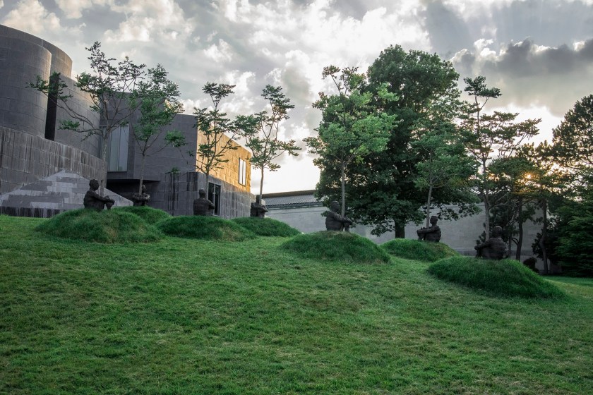 Jaume Plensa, Tree Huggers, Toledo Museum of Art