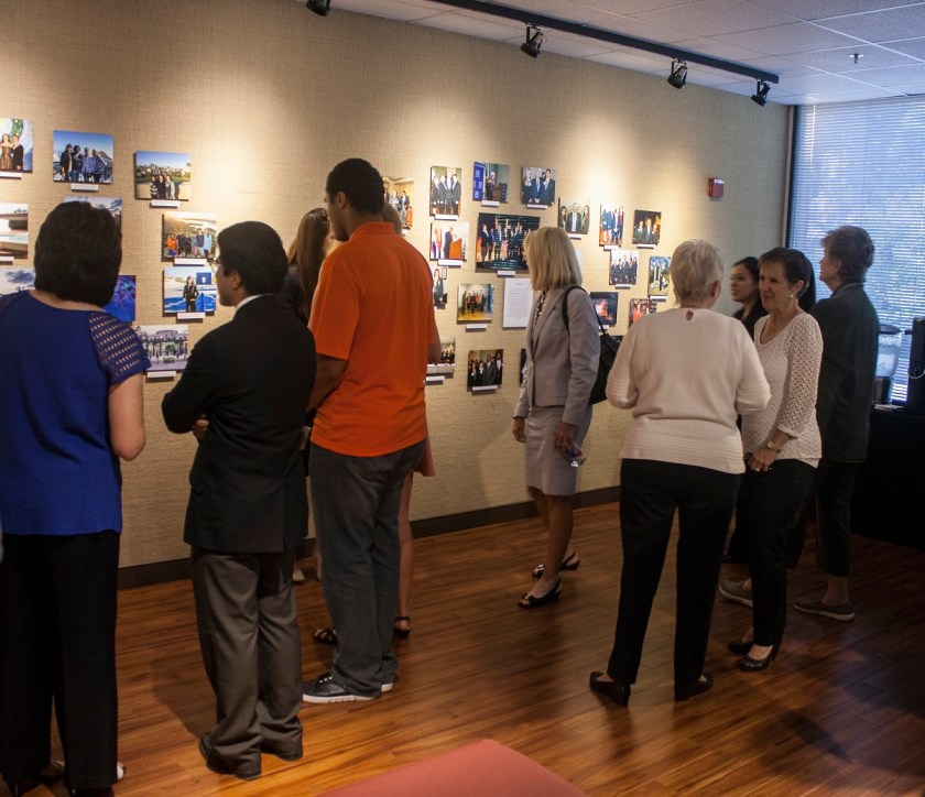 art_gallery_crowd_hoyt_web