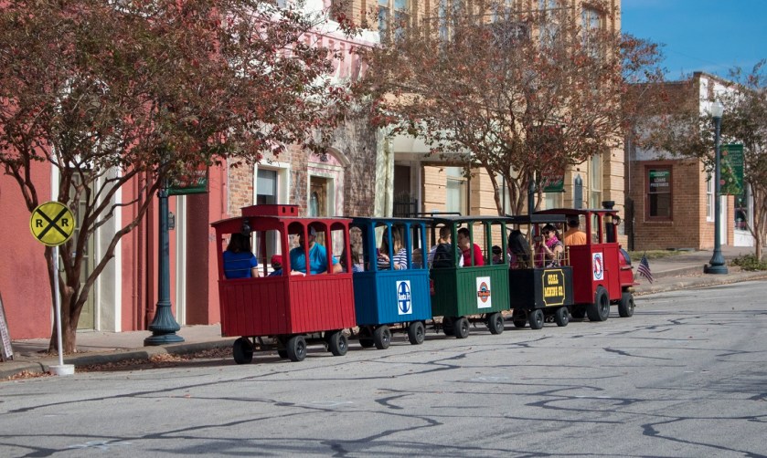 SHSU, LEAP Ambassadors, LEAP Center, Huntsville Main Street, Christmas on the Square